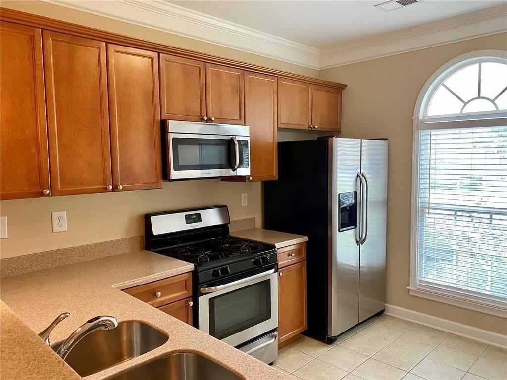 1214 Harris Commons Pl - Photo 2 of 14