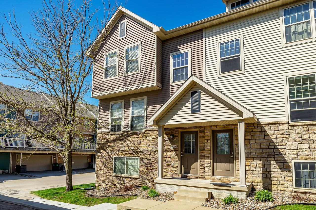 3600 Se Glenstone Dr #609 - Photo 2 of 24