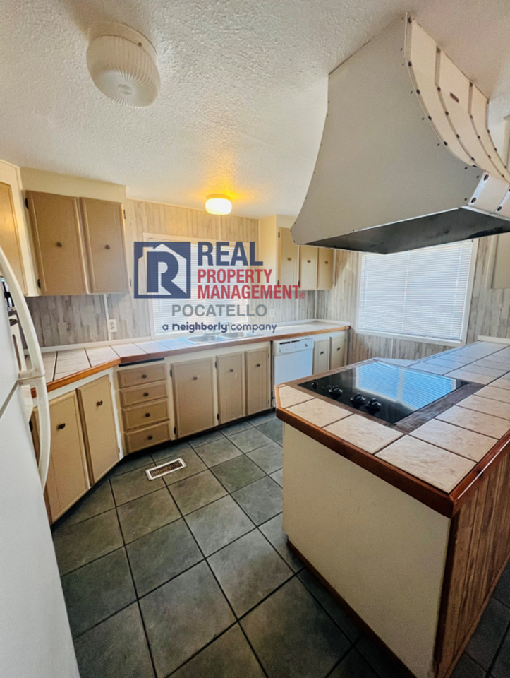 114 Teakwood St - Photo 2 of 19