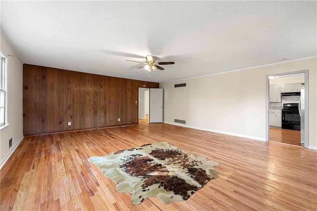 552 Duke Dr - Photo 4 of 20