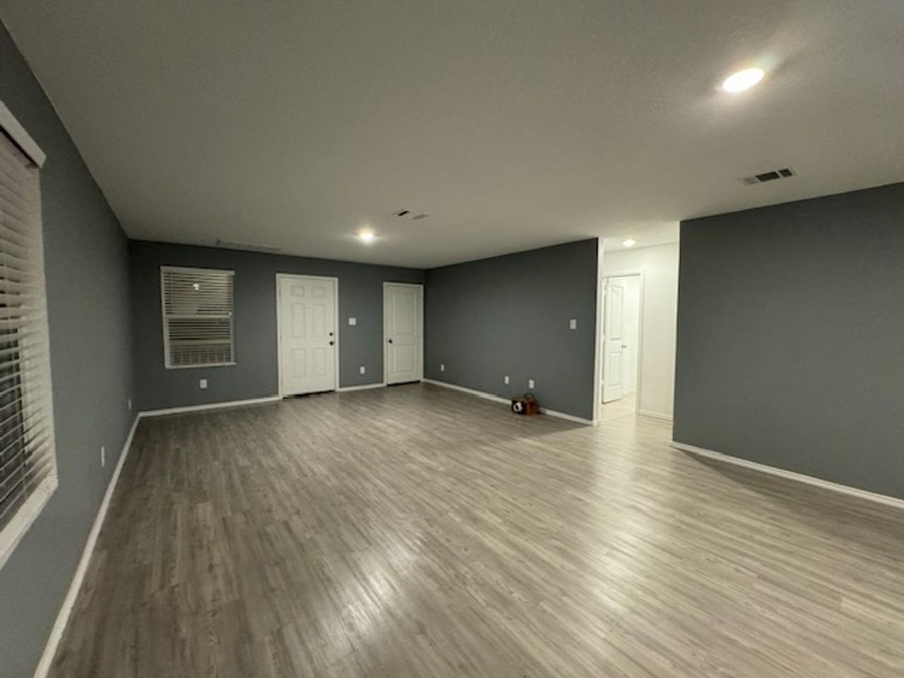 7010 Solar Rdg - Photo 3 of 26
