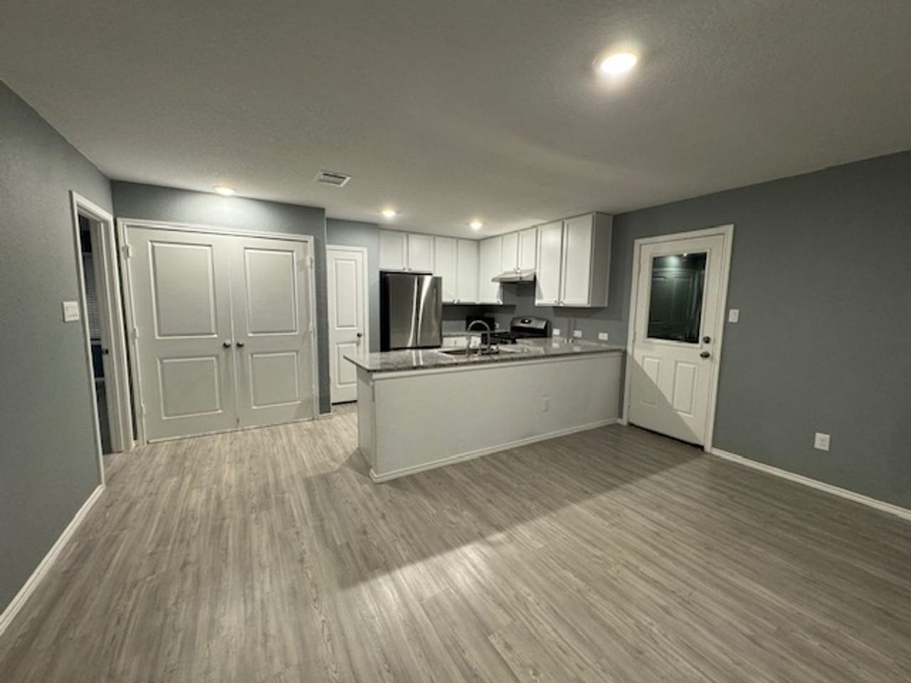 7010 Solar Rdg - Photo 6 of 26