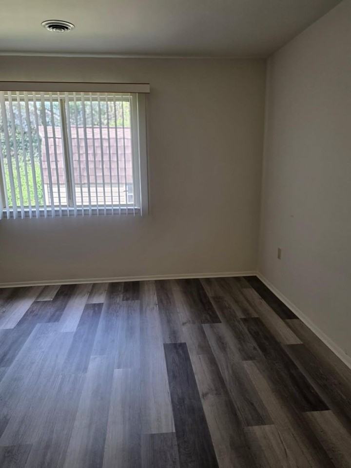 13 Honeysuckle Dr - Photo 4 of 16