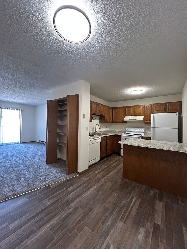 3203 15th Ave S Apt B - Photo 2 of 10