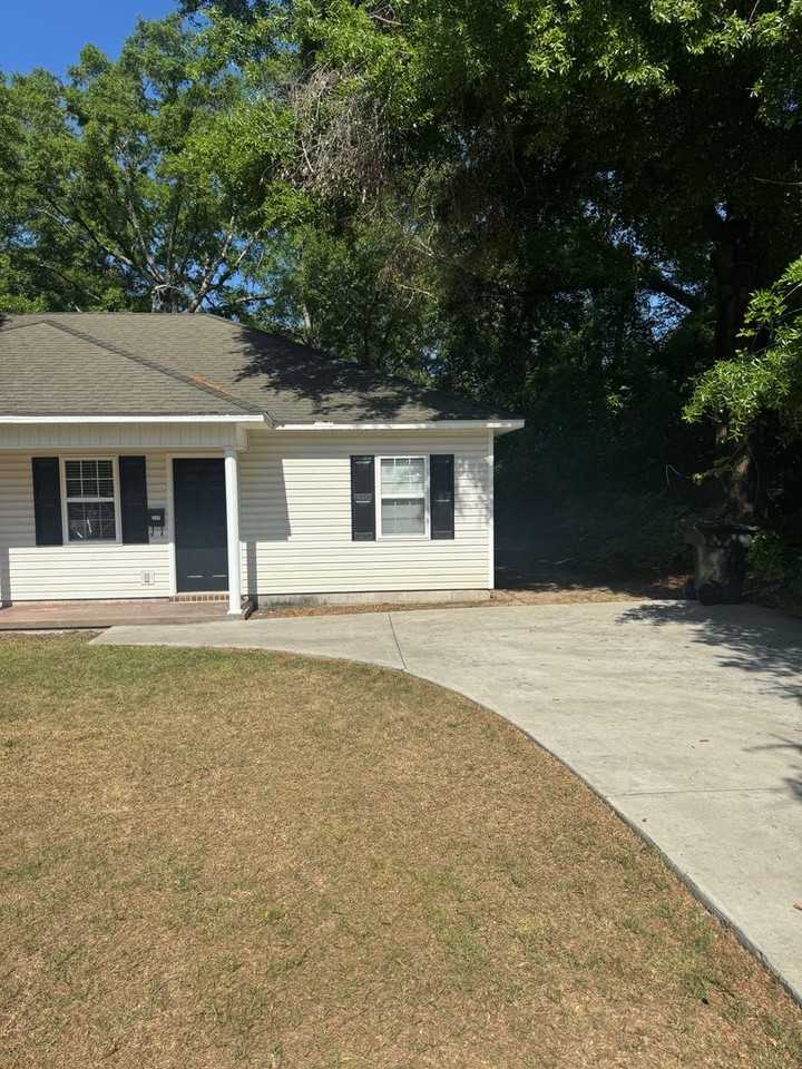 217 Broad St - Photo 2 of 12