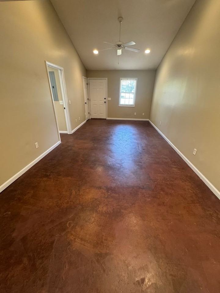 217 Broad St - Photo 4 of 12