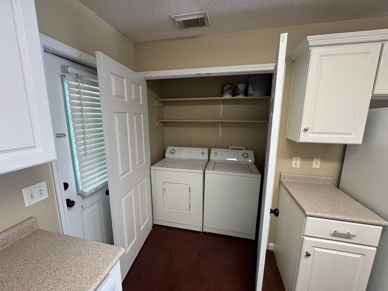 217 Broad St - Photo 6 of 12