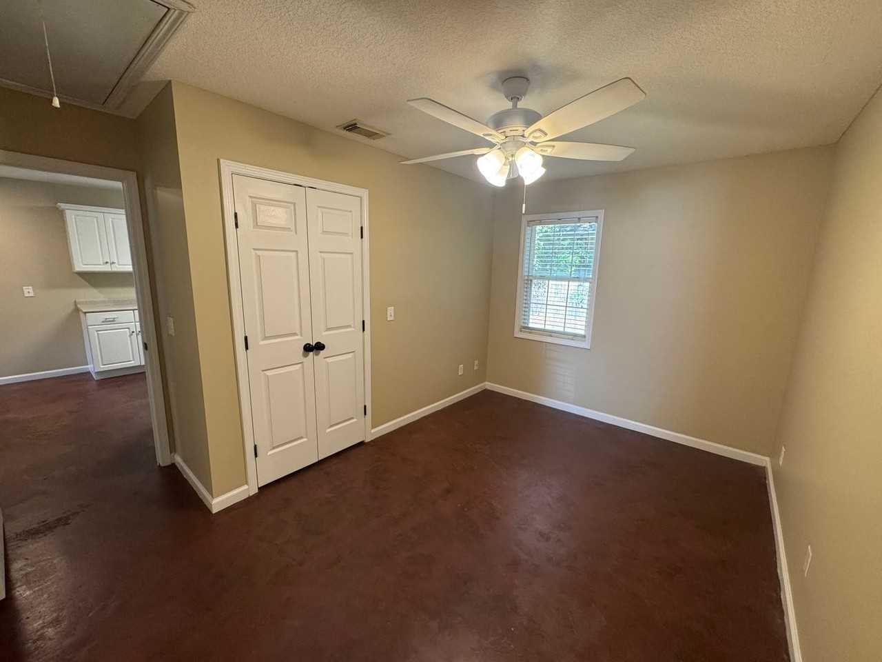 217 Broad St - Photo 7 of 12