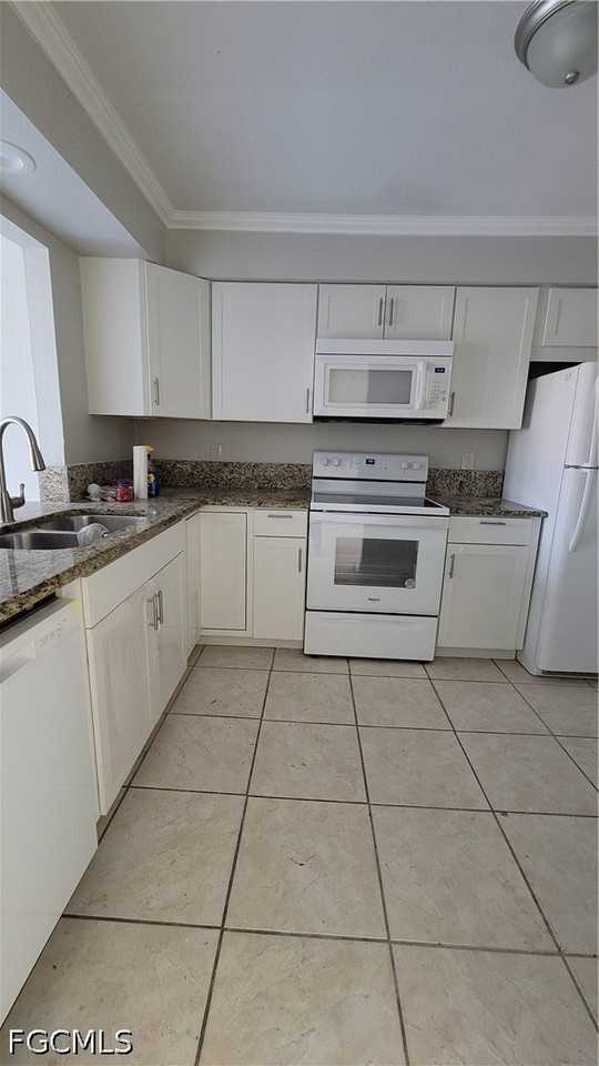 4404 Santa Barbara Blvd - Photo 6 of 12