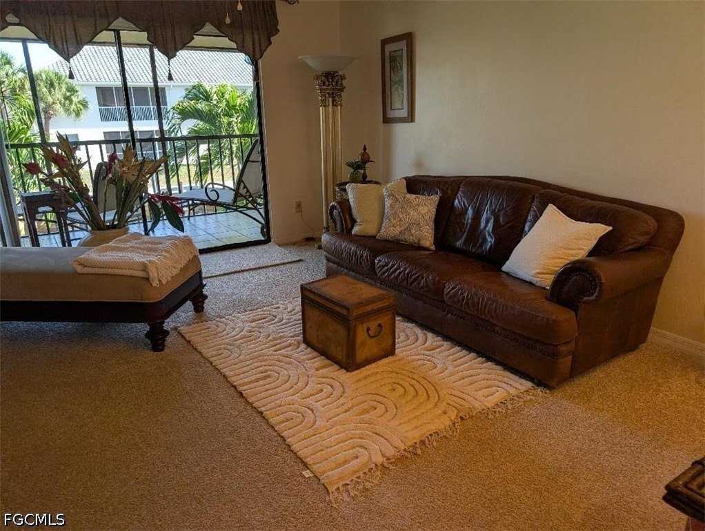 719 Sw 47th Ter #202 - Photo 3 of 13