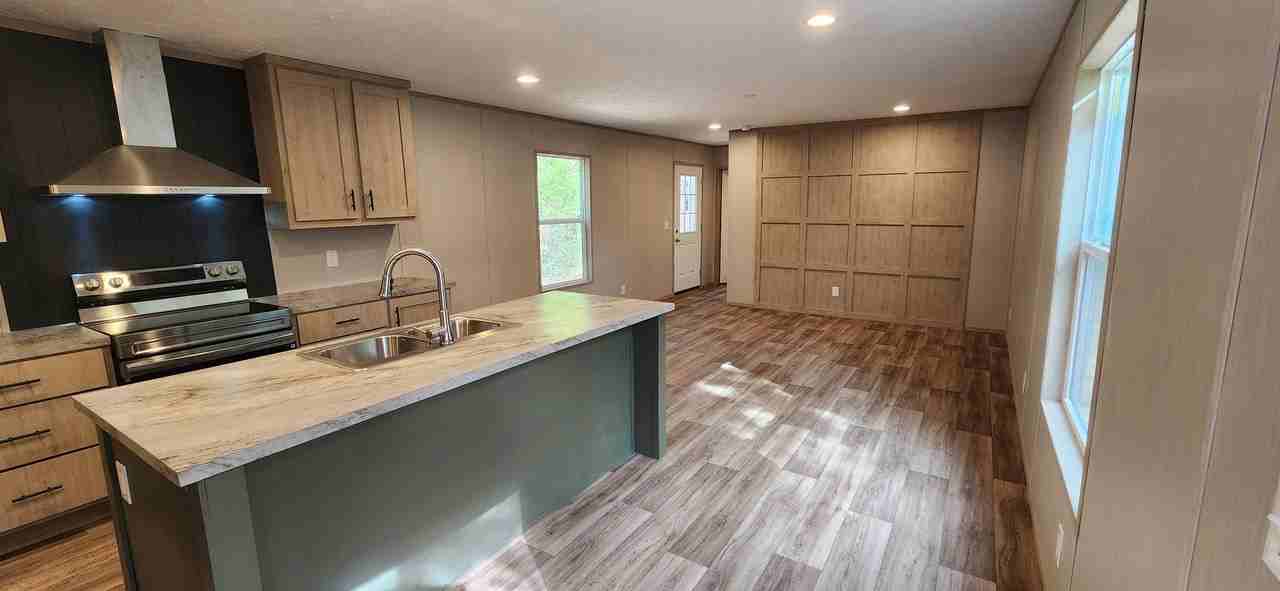 32681 Hillcreek Rd - Photo 3 of 8