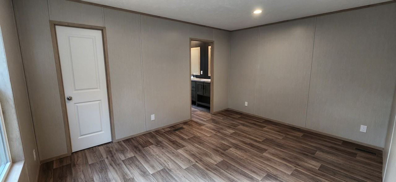 32681 Hillcreek Rd - Photo 7 of 8