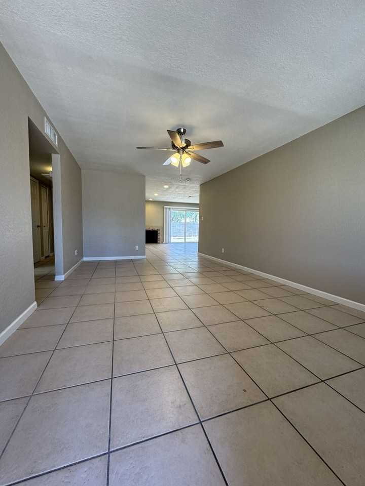 1720 W Estrella Dr - Photo 4 of 41
