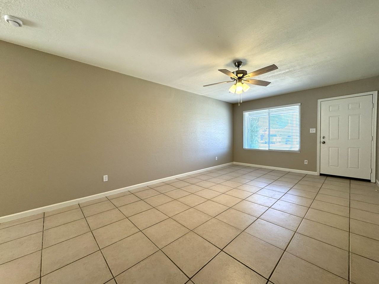 1720 W Estrella Dr - Photo 6 of 41