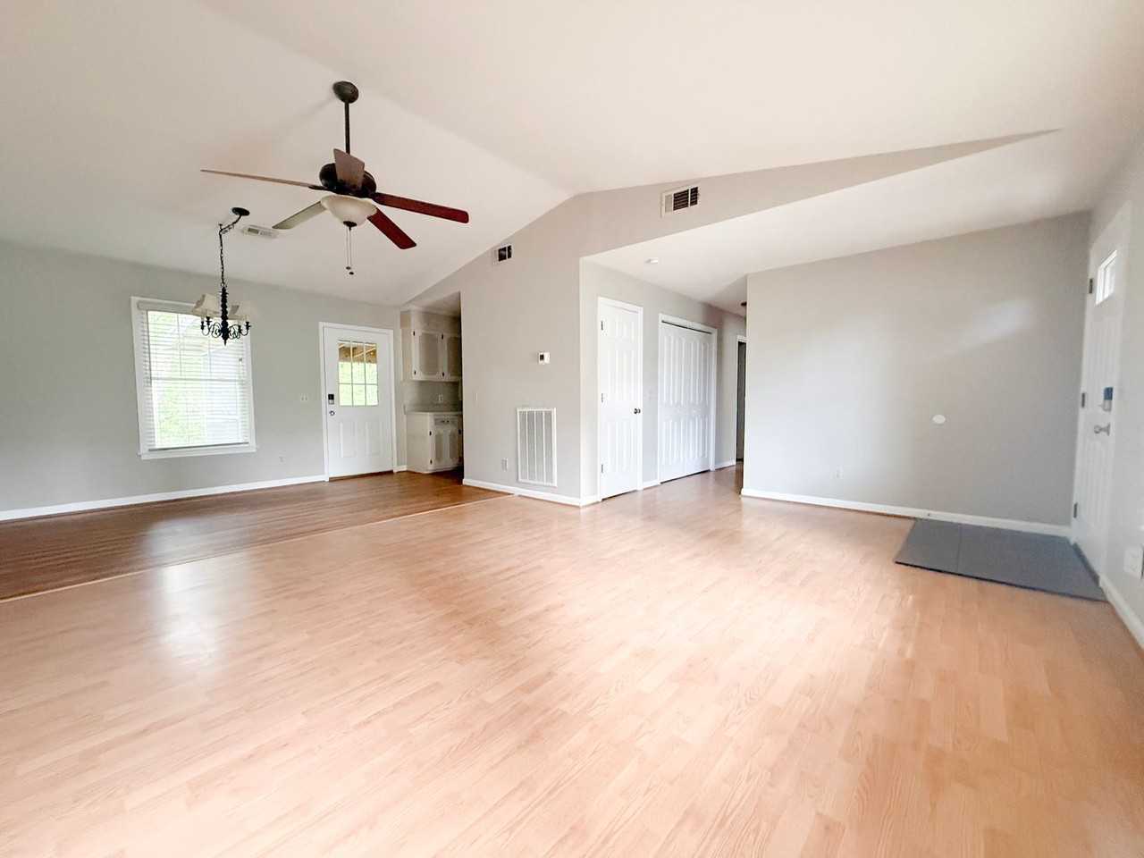 1165 N Franklin Ave - Photo 3 of 31
