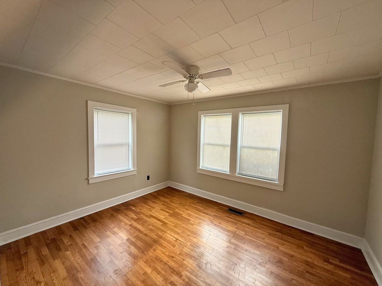 2311 Central Dr - Photo 6 of 11