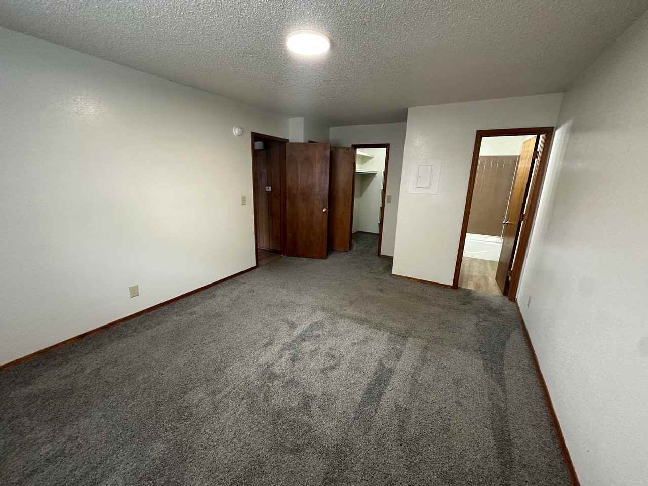 621 E 13th St - Photo 2 of 9