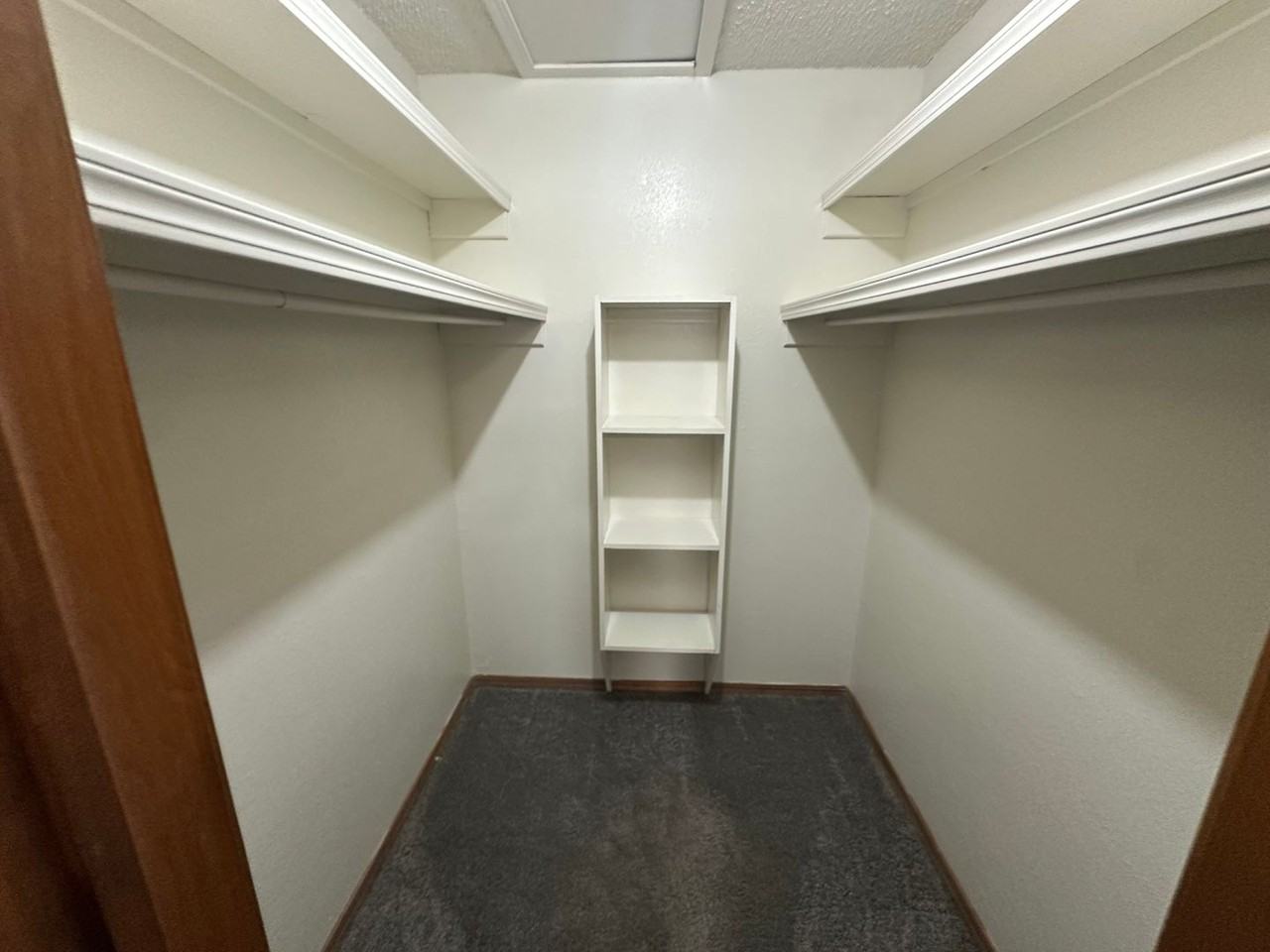 621 E 13th St - Photo 4 of 9