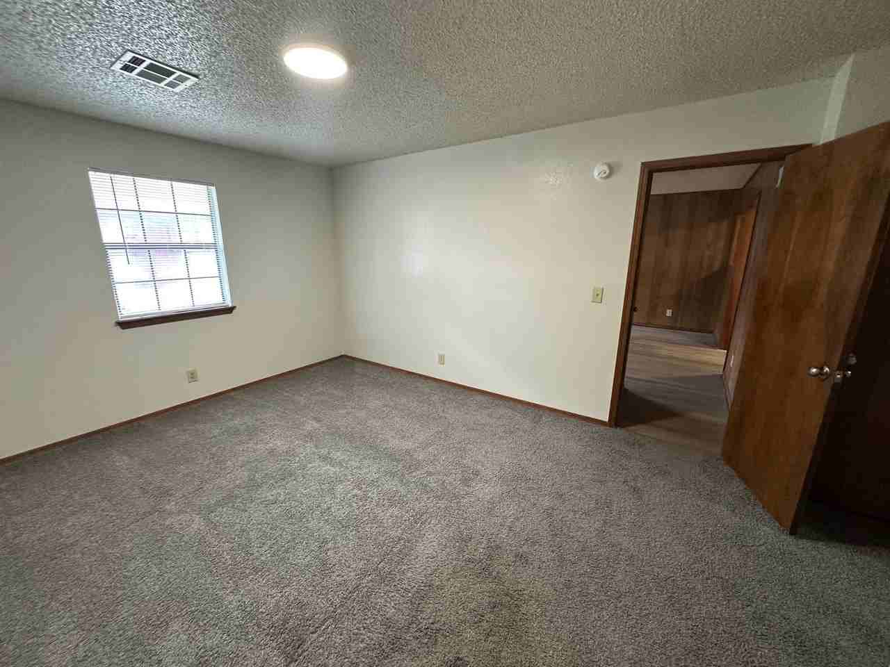 621 E 13th St - Photo 5 of 9