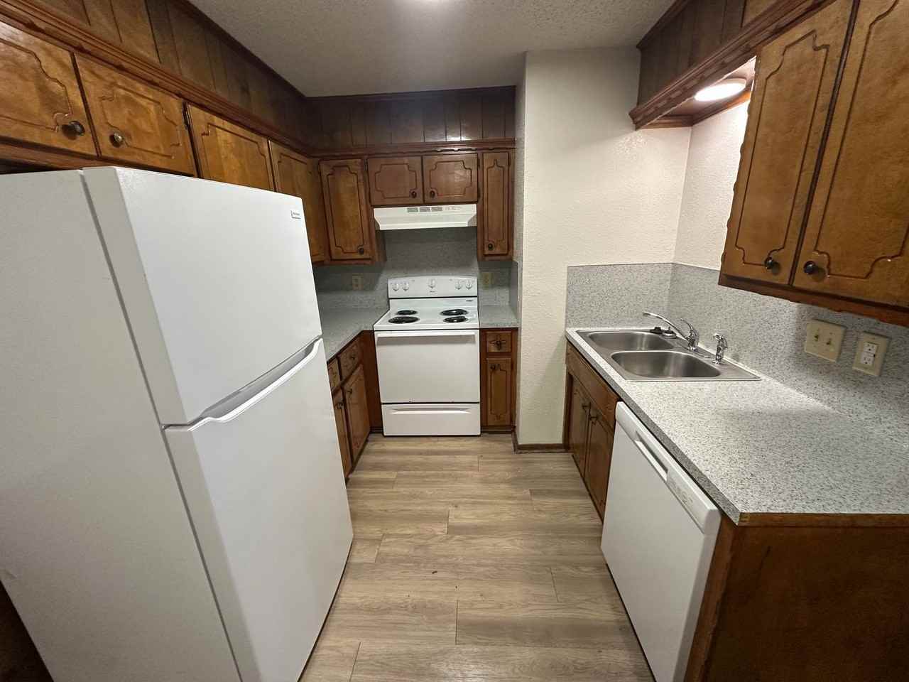 621 E 13th St - Photo 7 of 9