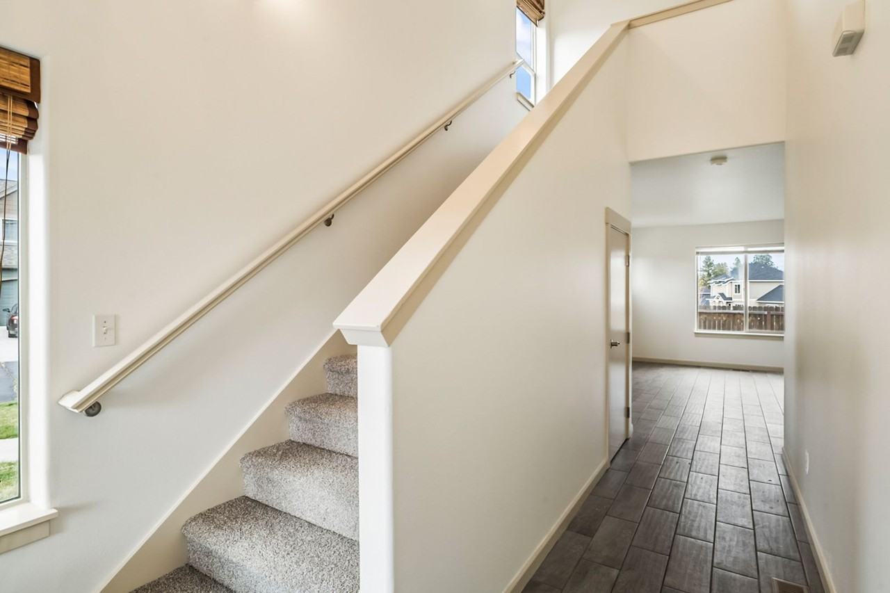 60960 Miles Ct - Photo 2 of 19