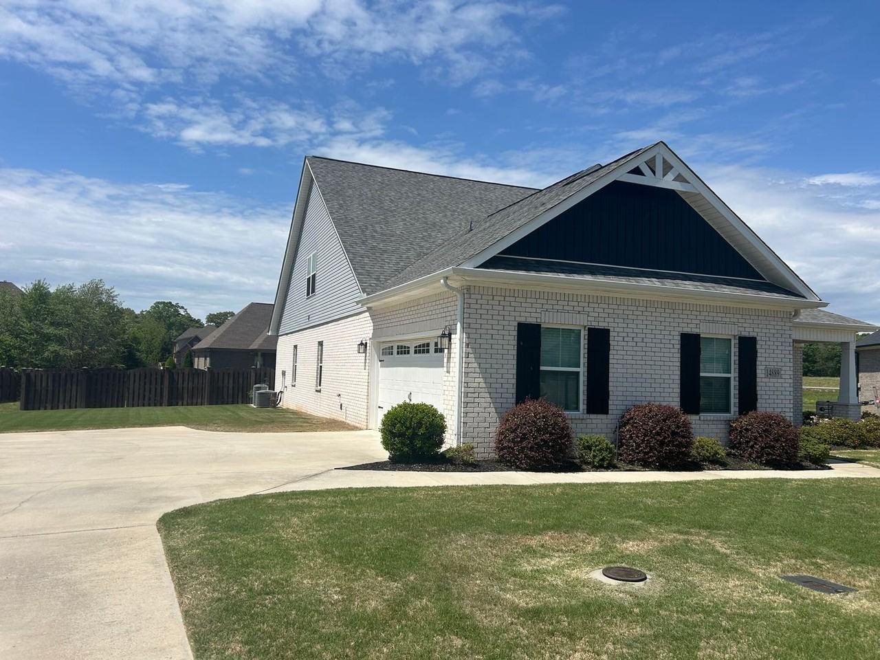 14889 Imperial Dr - Photo 2 of 37