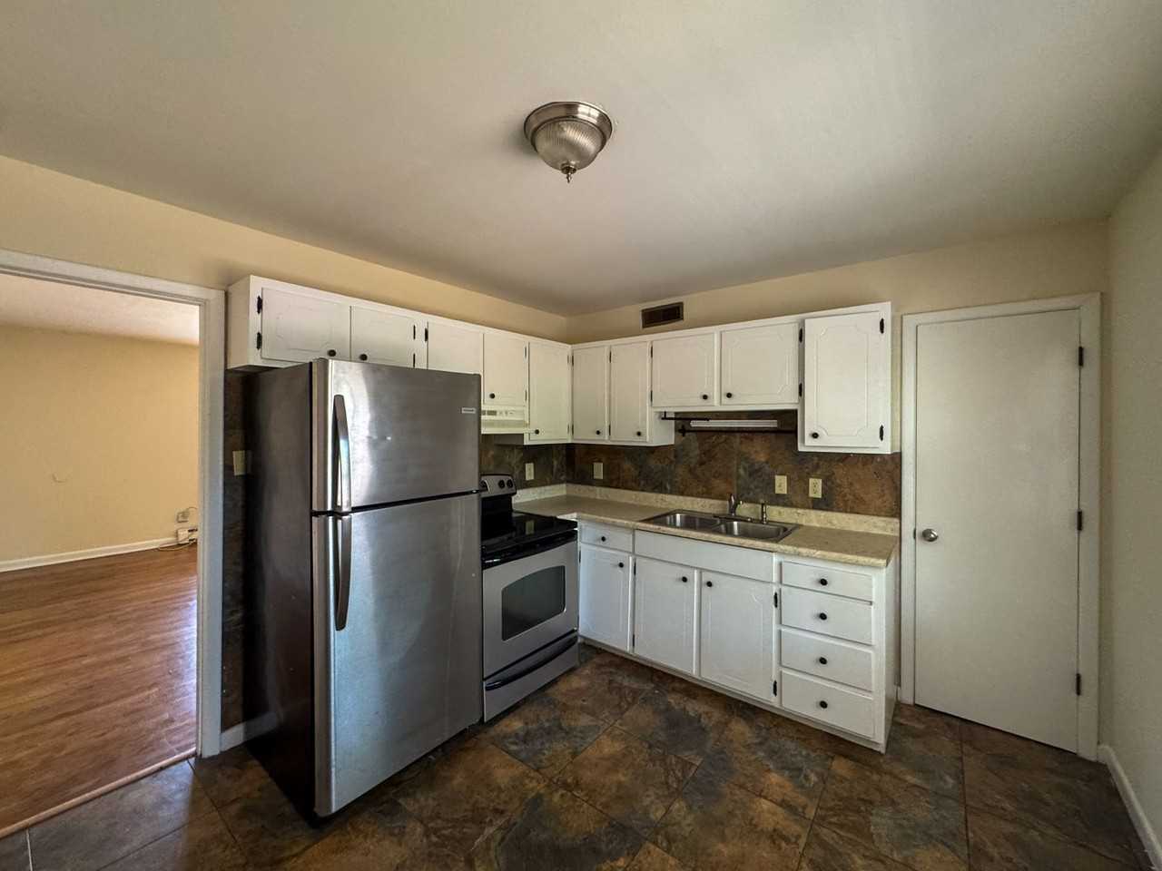 1110 W Rowan St - Photo 5 of 15