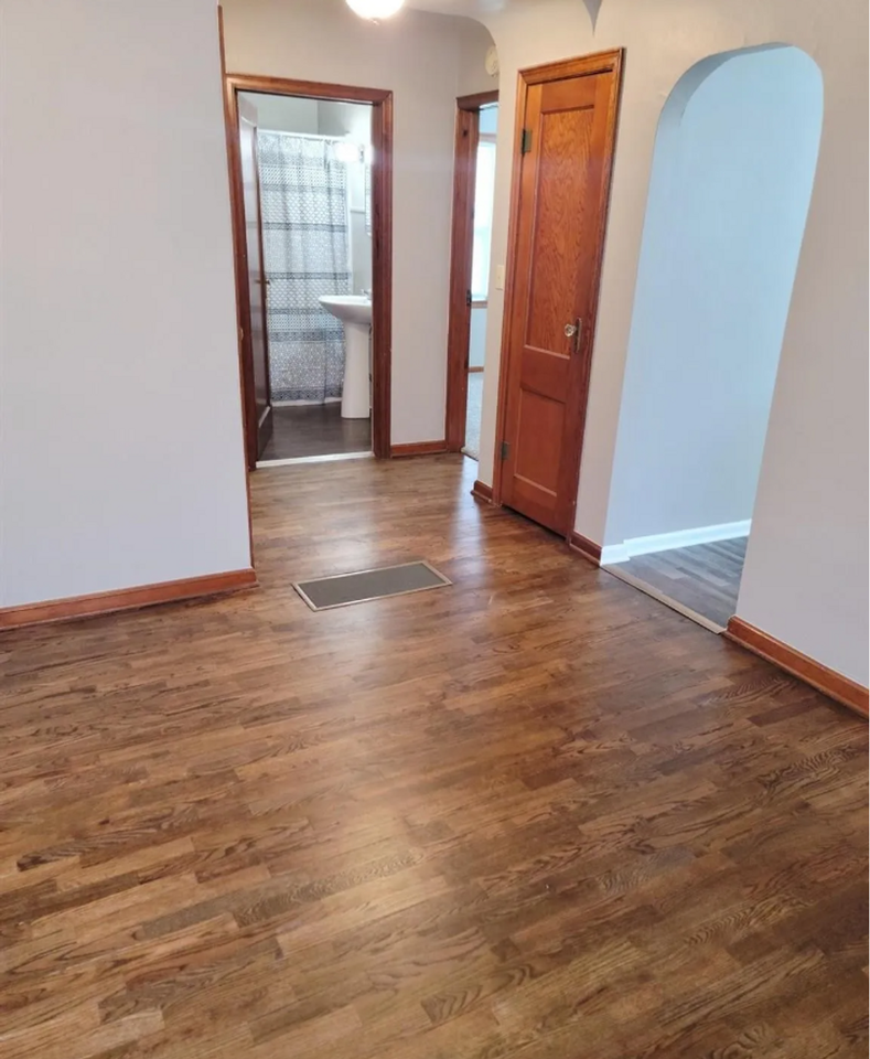 321 W Railroad St - Photo 4 of 14