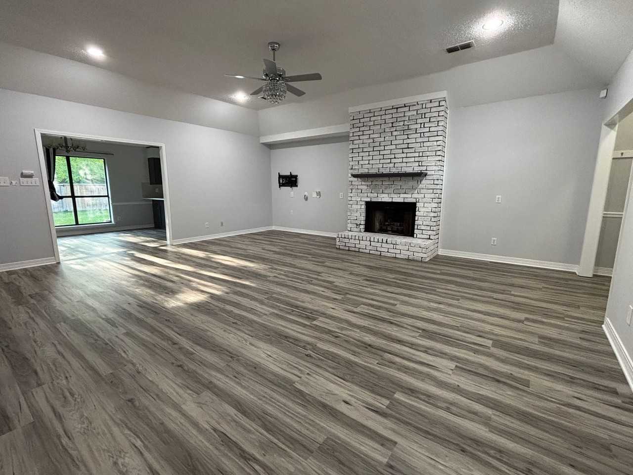 9647 Amblewood Ln - Photo 3 of 22