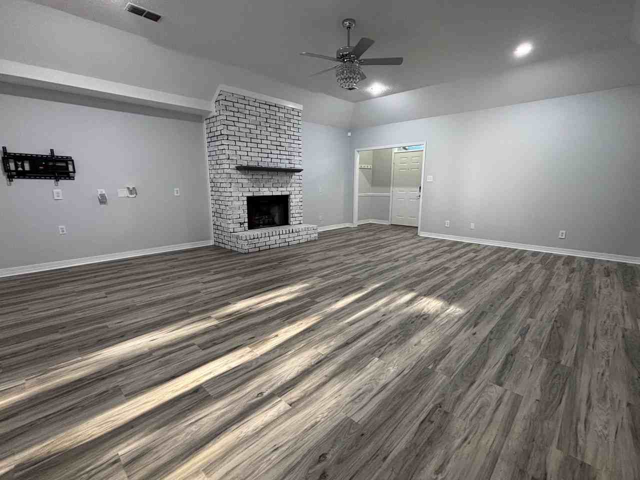 9647 Amblewood Ln - Photo 4 of 22