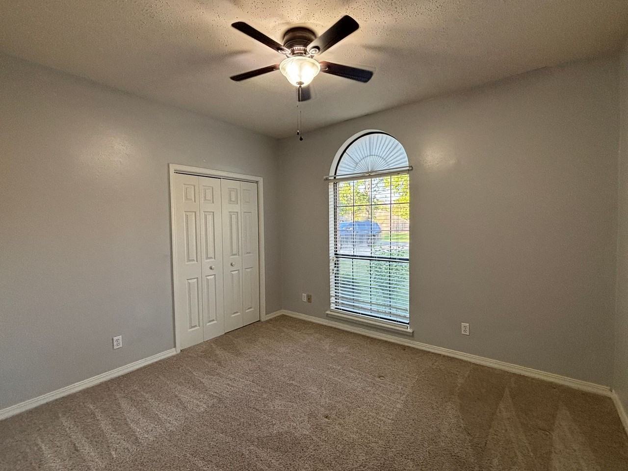 9647 Amblewood Ln - Photo 5 of 22