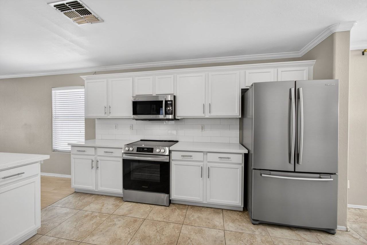 1944 E Aloe Pl - Photo 3 of 46