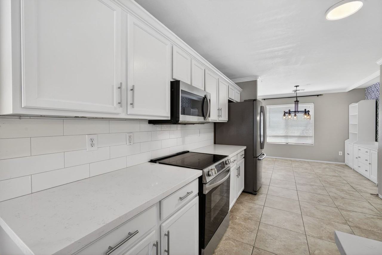 1944 E Aloe Pl - Photo 4 of 46