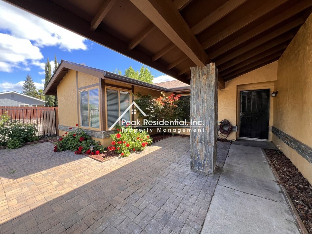 6249 Sunmist Way - Photo 4 of 10