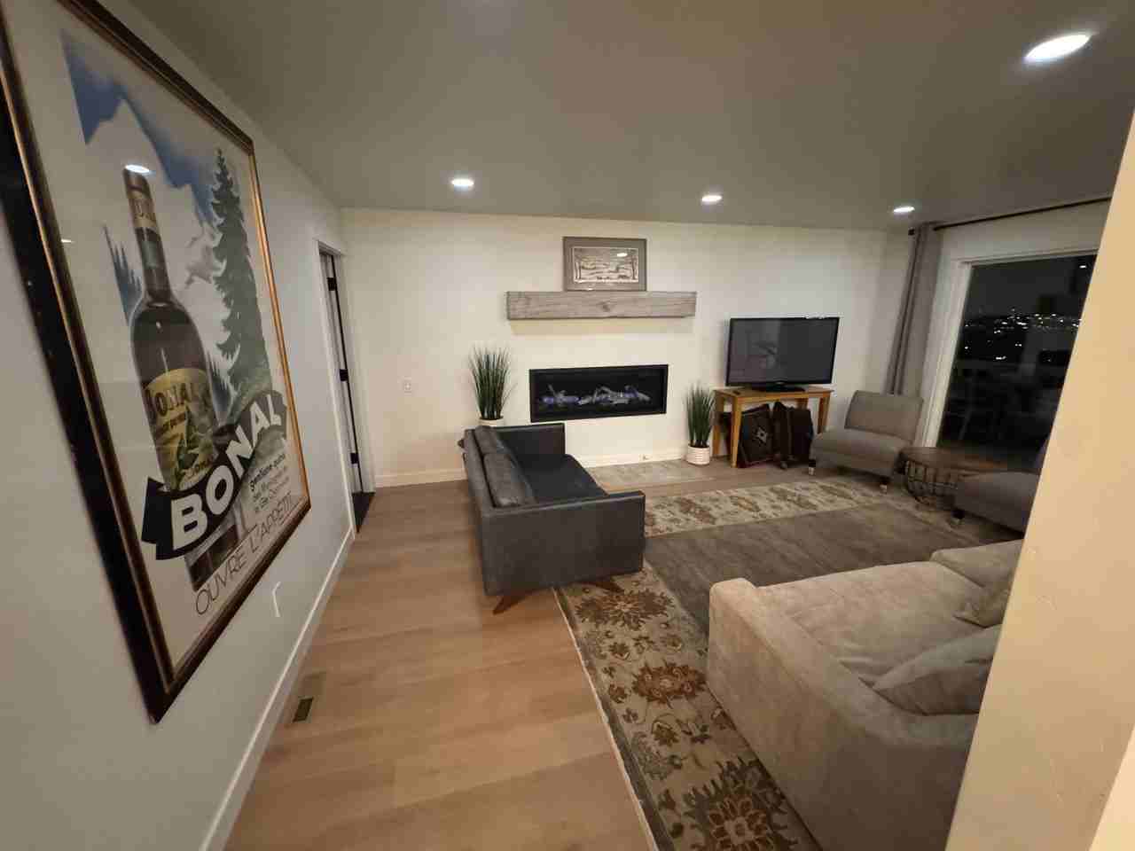 123 Crestview Ln - Photo 2 of 9