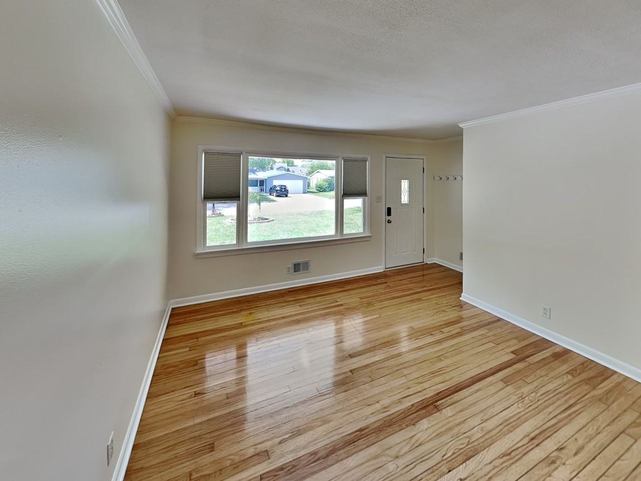 2204 Carlisle Rd - Photo 2 of 22