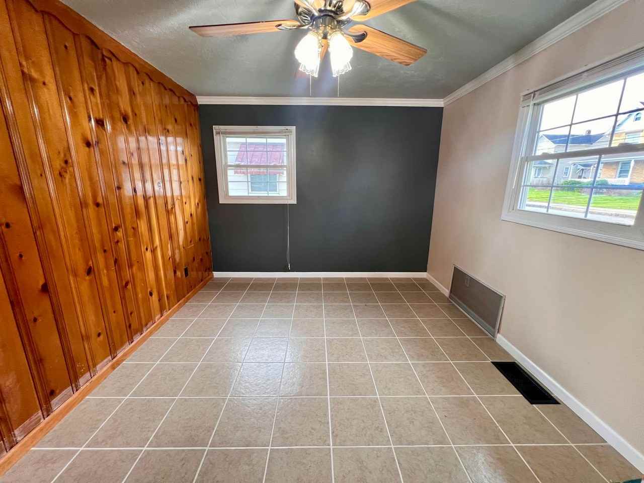 829 6th Ave - Photo 4 of 22