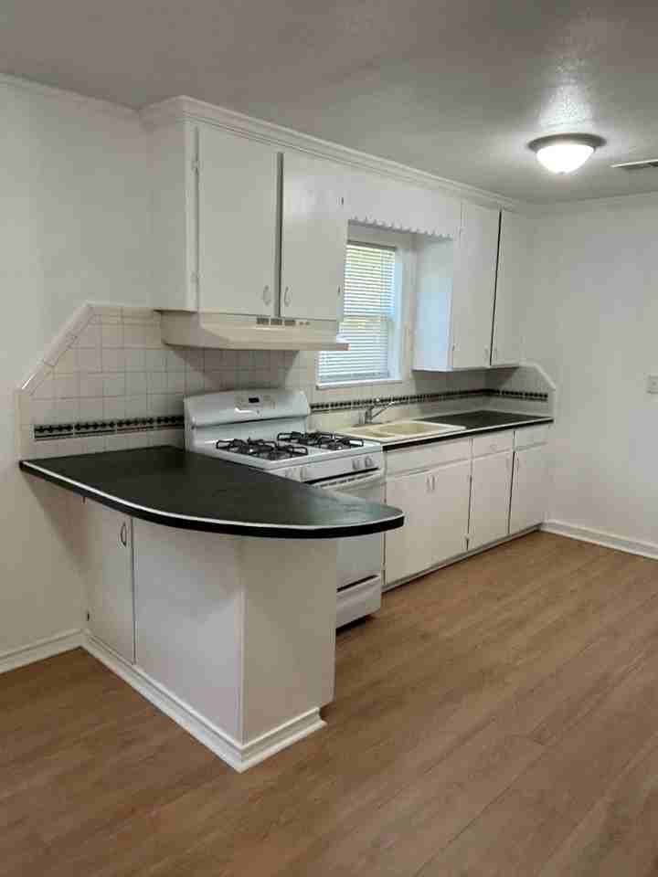 414 Dodd St - Photo 2 of 10