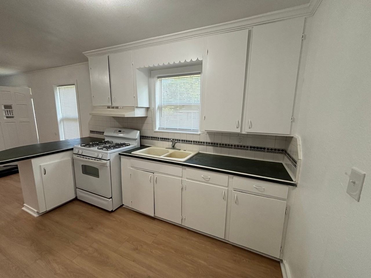 414 Dodd St - Photo 3 of 10