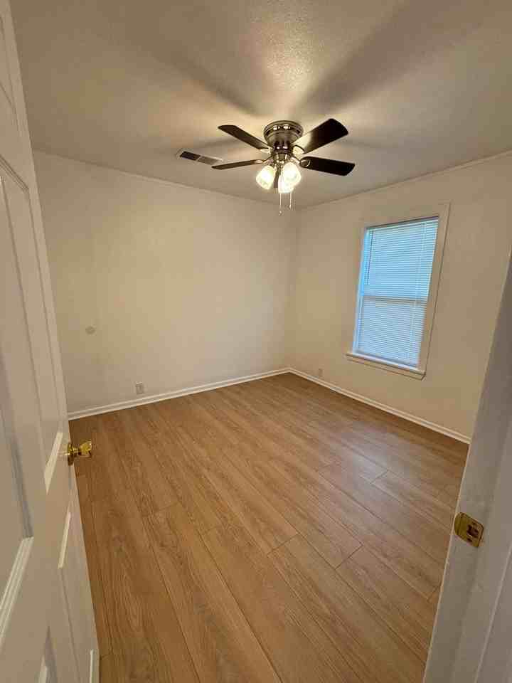 414 Dodd St - Photo 6 of 10