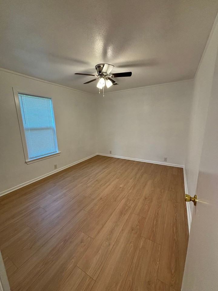 414 Dodd St - Photo 7 of 10