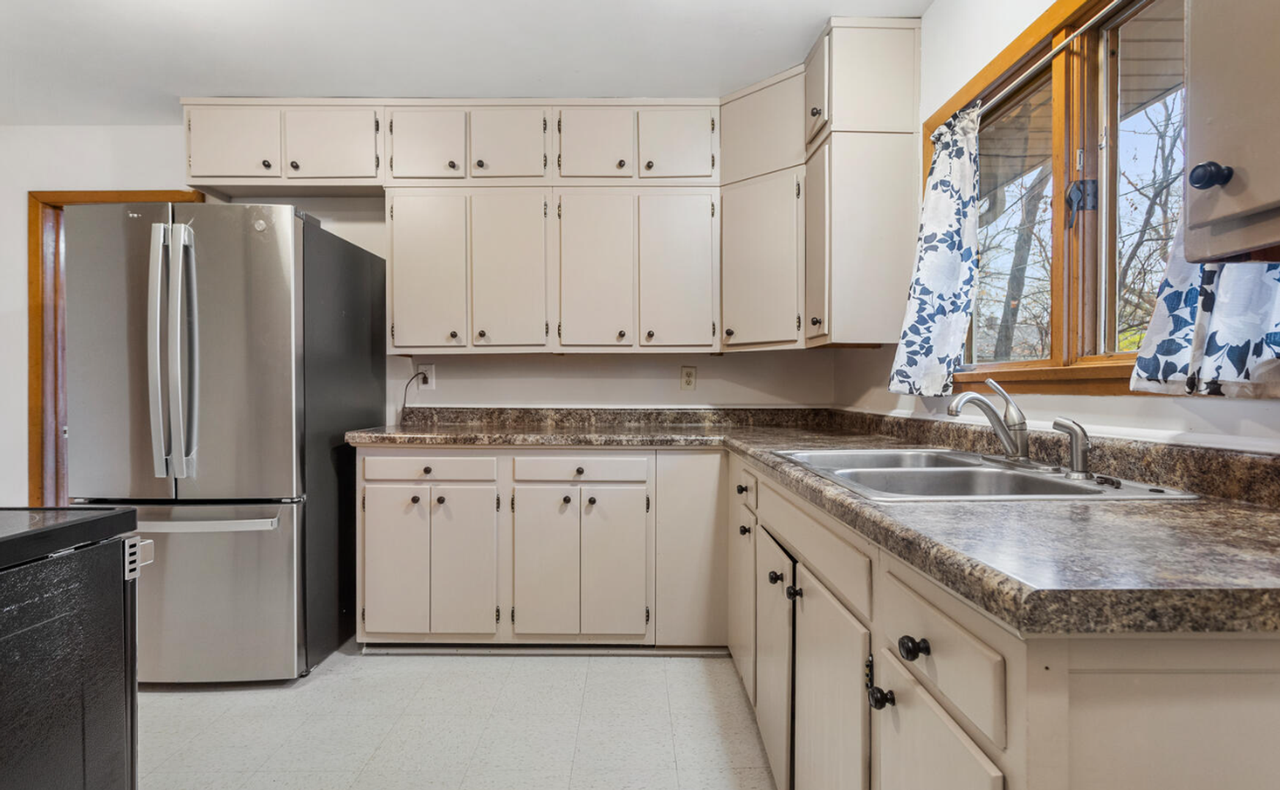 1320 Alms Dr - Photo 7 of 19