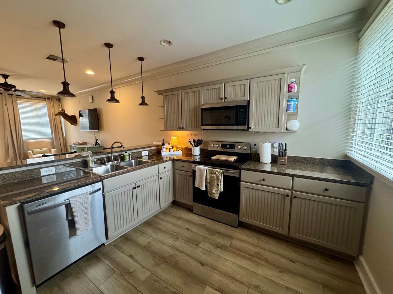 650 Dekalb St - Photo 2 of 12