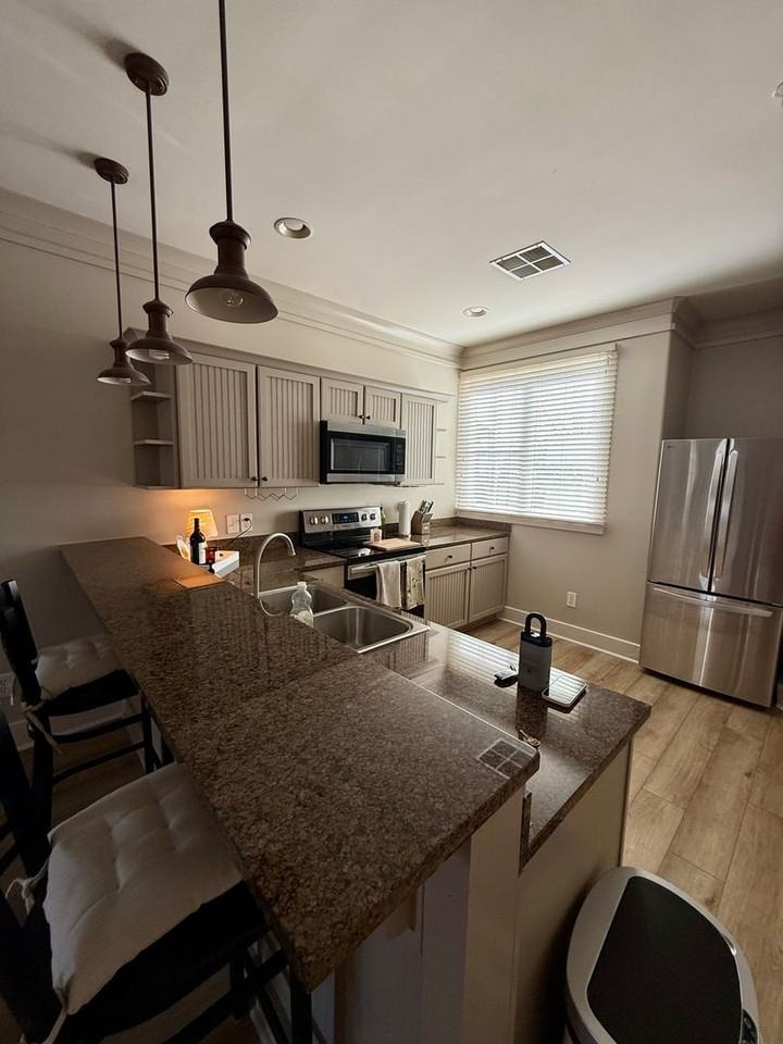 650 Dekalb St - Photo 3 of 12