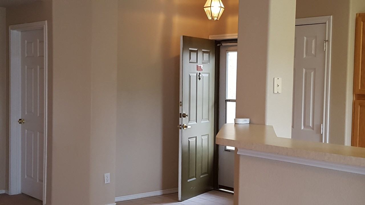 3976 Riviera Grv - Photo 5 of 6