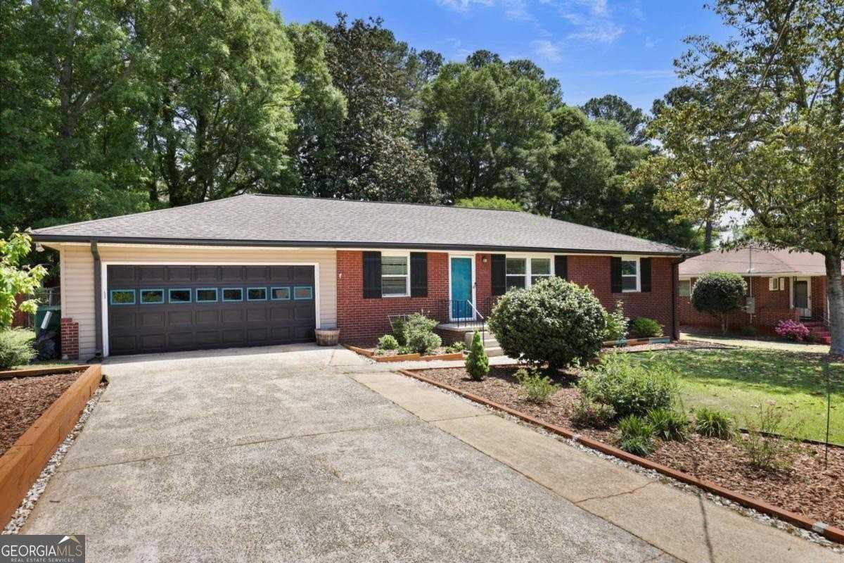 2311 Robin Ln Se - Photo 3 of 30