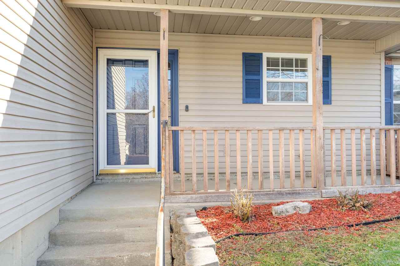 153 Sapling Dr - Photo 3 of 33