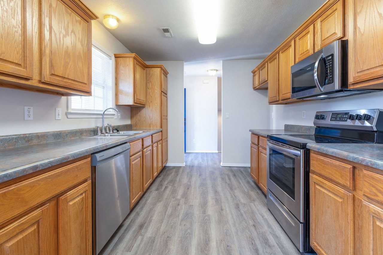 153 Sapling Dr - Photo 4 of 33