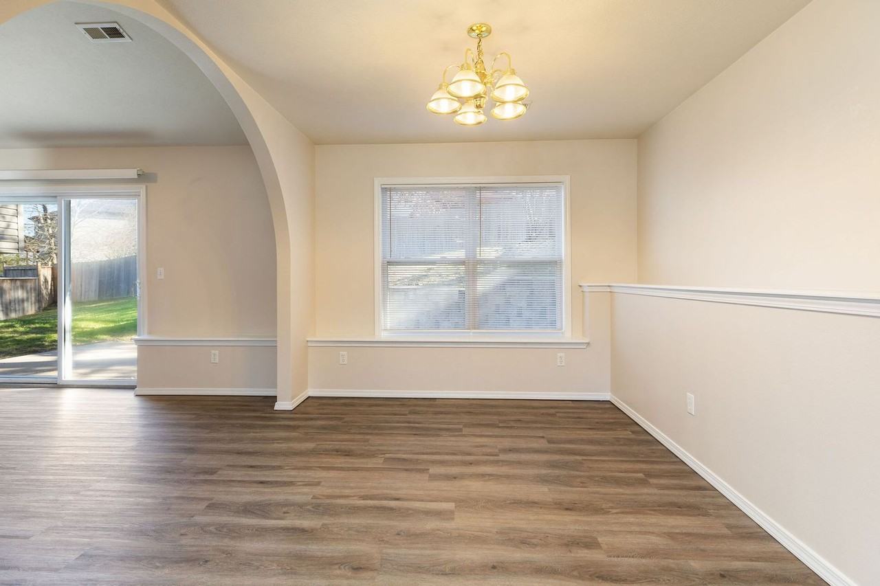 153 Sapling Dr - Photo 6 of 33