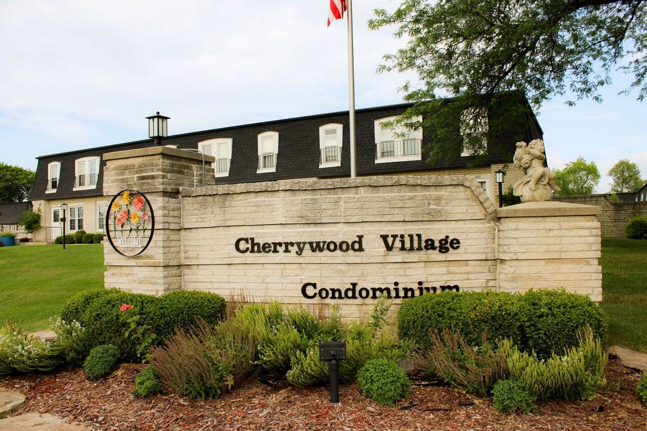 9500 N Green Bay Rd - Photo 3 of 28